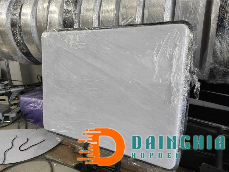 Hộp Đèn Hút Nổi Chứ Nhật