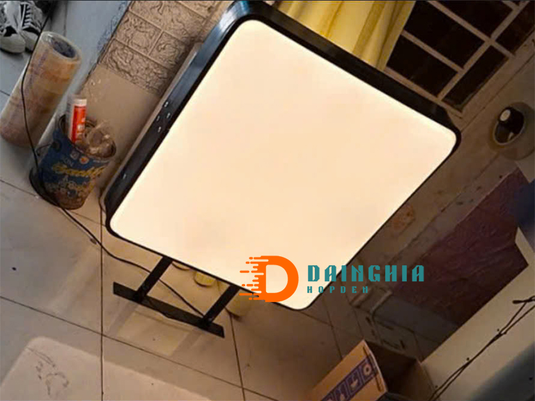 hộp đèn hút nổi vuông mặt mica