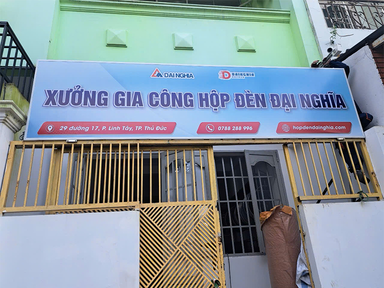 xưởng gia công hộp đèn hút nổi đại nghĩa